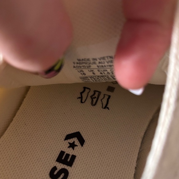 Converse Cream Low-Top Sneakers - Picture 4 of 4